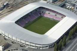 Ženevský stadion kontrolou prošel